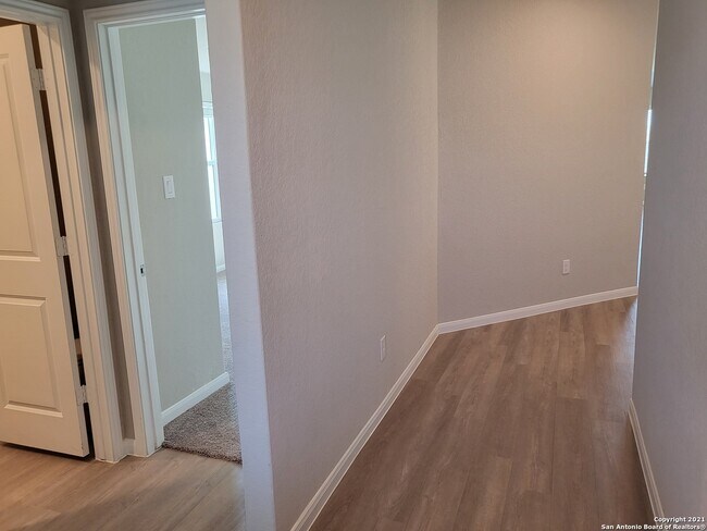 Photo - 2814 Calandra Lark