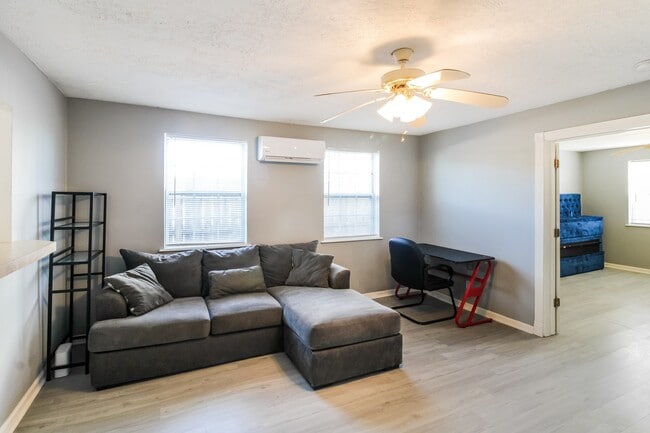 Building Photo - 610 Avenue H Unit 6