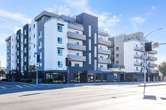 MODERNO Axis Luxury Living