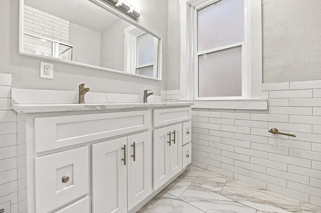 $1,620.95 with $300 off the first month rent, 1 Bed - 1 Bath, Condo in Denver with All Utilities ...