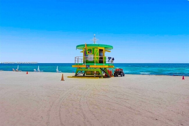 Building Photo - 5700 Collins Ave Unit 10C