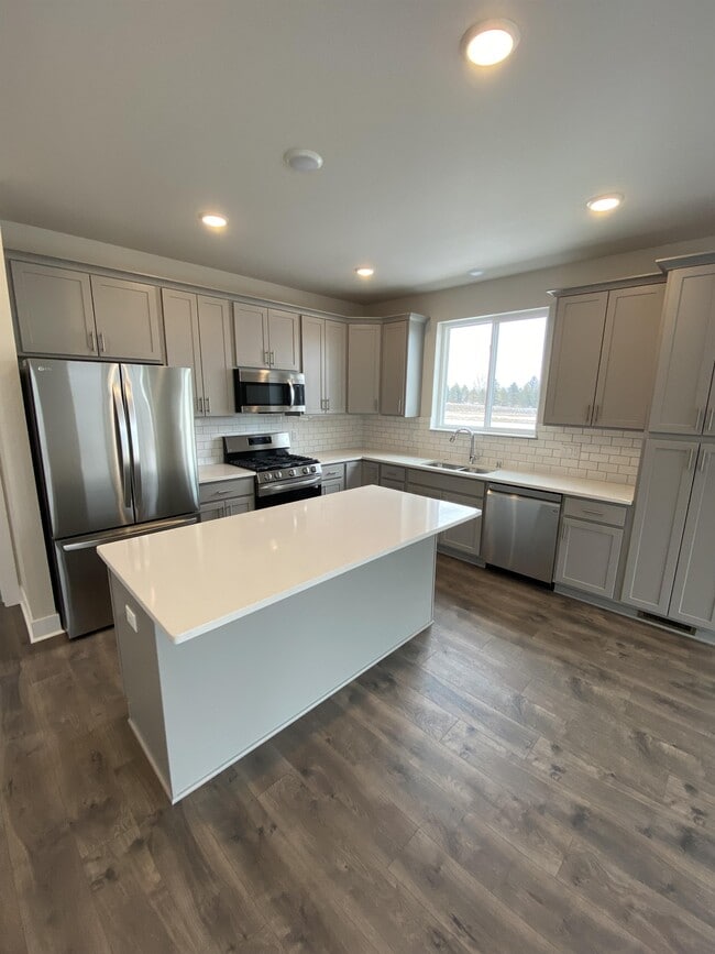 Photo - W218N16014 Tiger Lily Dr House