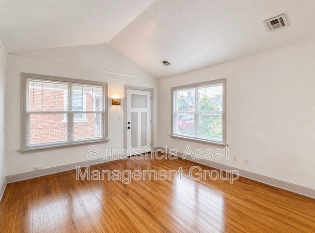 Photo - 941 East Dr