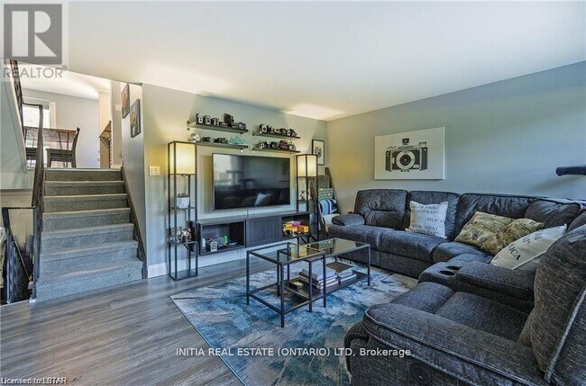 Photo - 28 Chiddington Gate