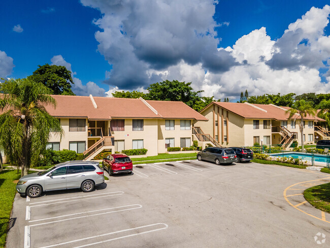 Photo - Coral Pine Villas Apartments