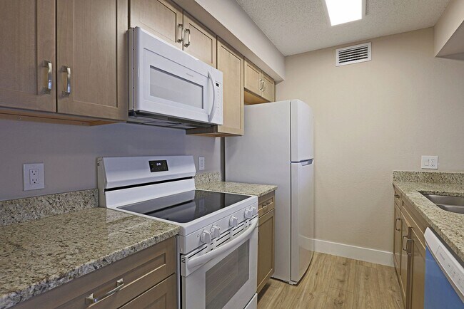 Photo - Mystic Gardens 5319-1913 Unit 5319 Summerlin Road, 1913