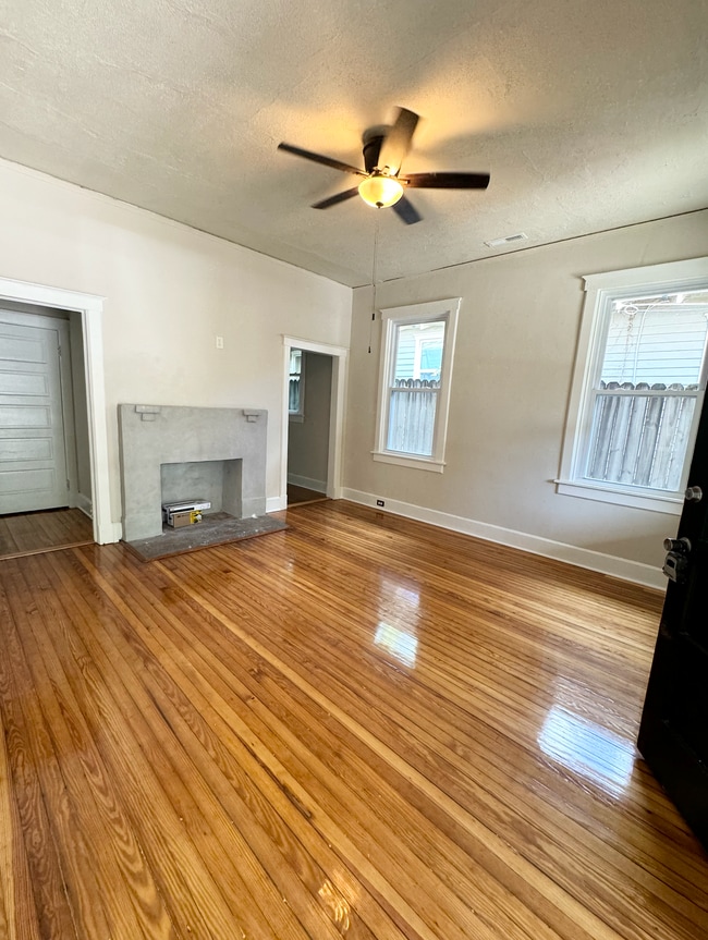 Photo - 305 Willard St