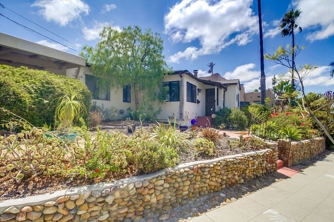 Photo - 4465 Arch St