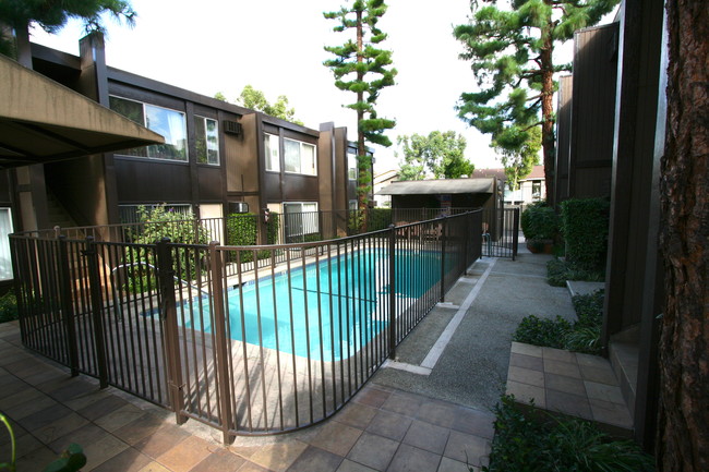 Photo - 18554 Collins St Apartment Unit 203