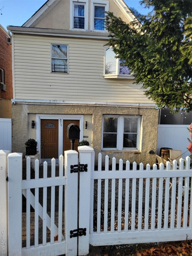 Building Photo - 871 Throgs Neck Expy Unit 1st floor