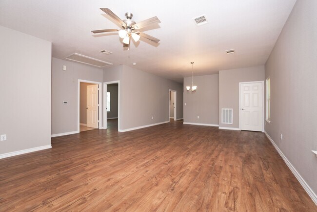 Photo - 204 S 13th St