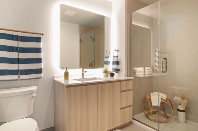 Photo - 535 S Damen Ave