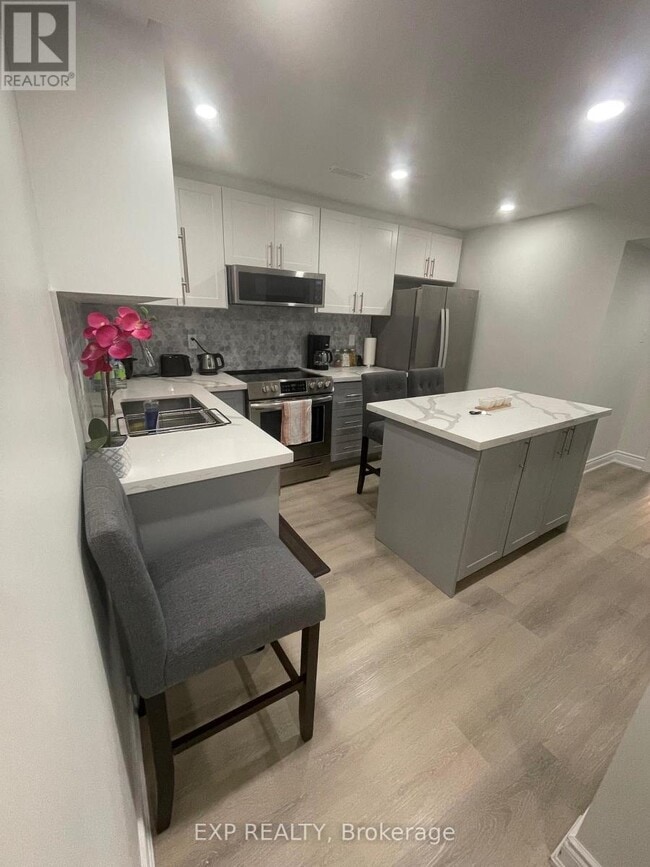 Photo - 138 Aylesbury Dr