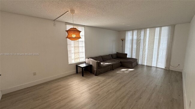 Photo - 9688 Fontainebleau Blvd Unidad 201