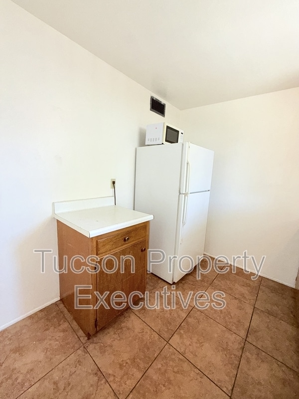 Photo - 4239 E Lee St