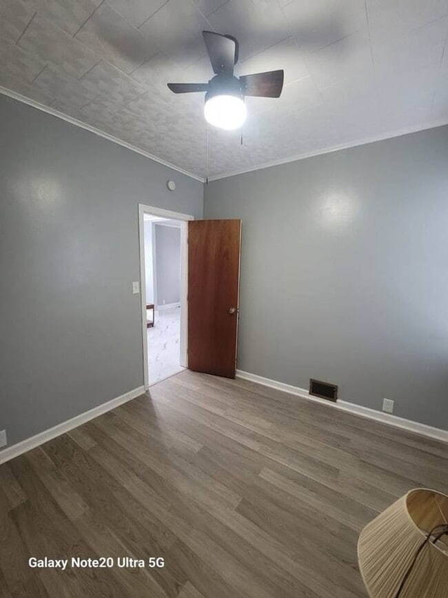 Building Photo - Spacious 3BR Duplex in Buffalo Rental