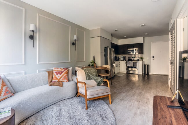 Photo - 320 Queen Anne Ave N Unidad ID1378257P