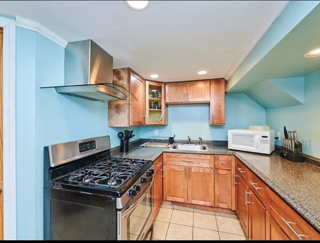 78 Sycamore St Unit 1