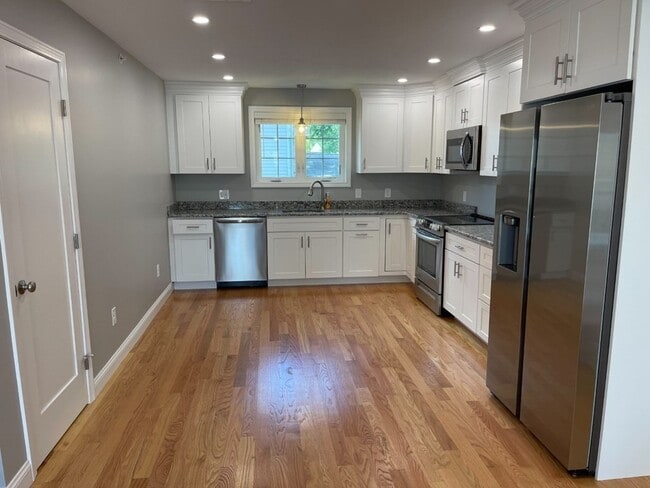Photo - 1093 Main St Unit 3