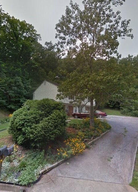 Building Photo - 930 Banks Rd