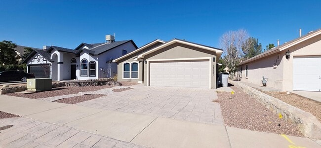 Adorable 3 bedroom, 2 bath apartment in East El Paso! - Adorable 3 bedroom, 2 bath apartment in East El Paso!