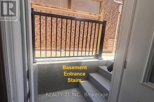Photo - 164 Williamson Dr E
