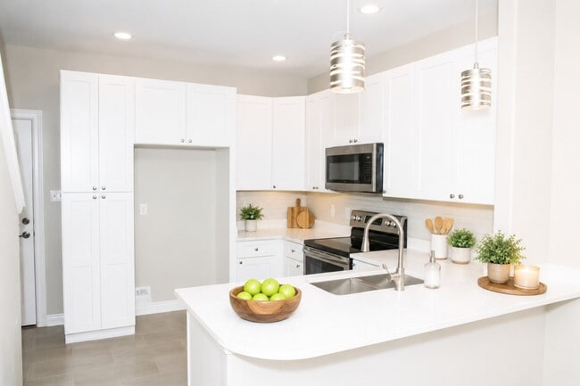 Photo - 919 N Avenue C
