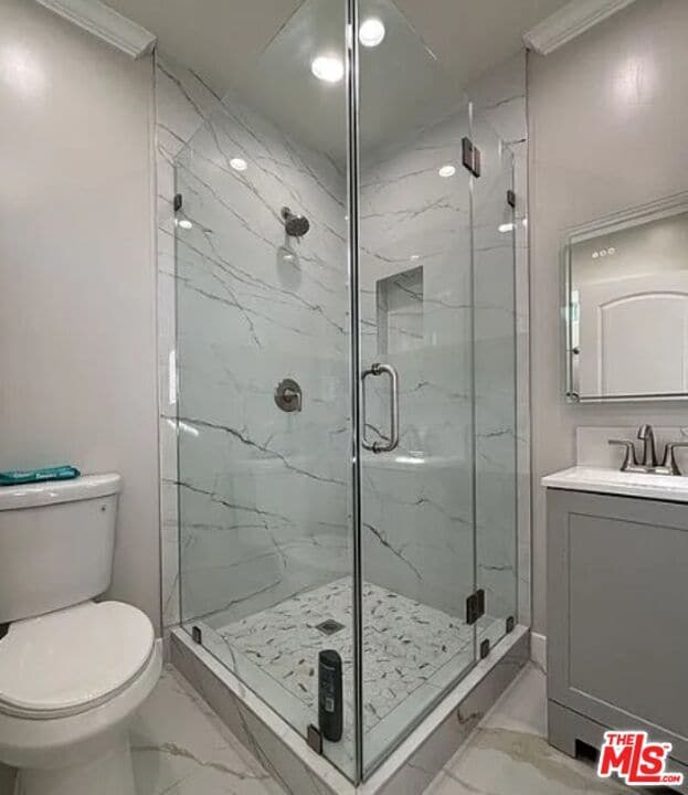 Photo - 9248 Lev Ave