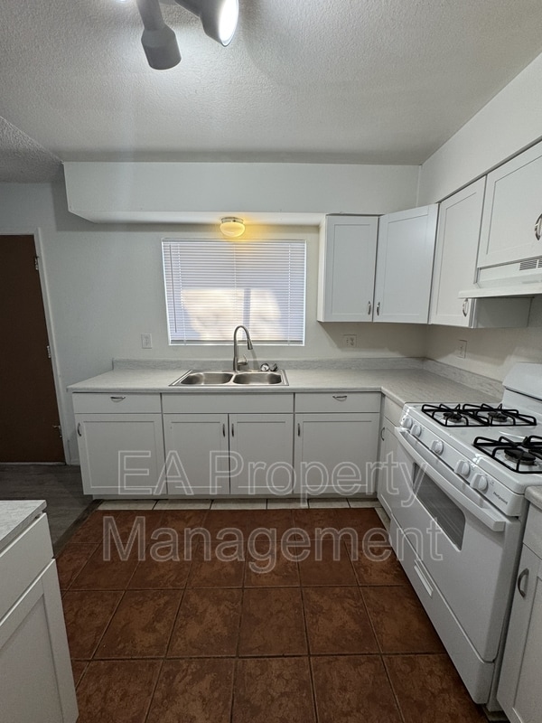 Photo - 1212 Chelwood Park Blvd NE