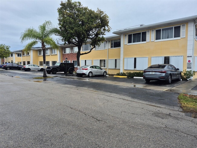 Photo - 5840 NE 22nd Way Unit 707