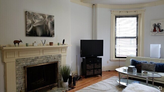 Building Photo - 924 Beacon St Unit 4 Rental