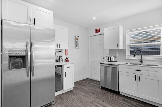 Photo - 6661 Freedom St