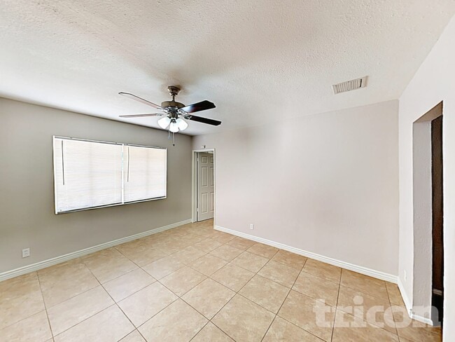Photo - 667 W Ivanhoe St