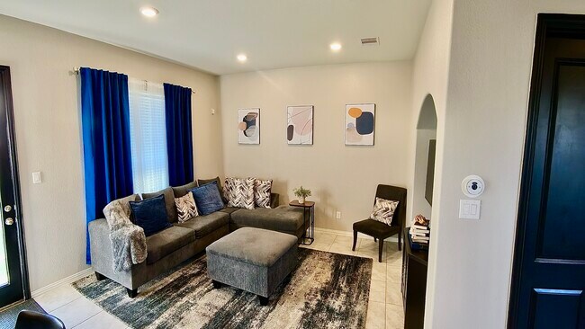 Photo - 214 Club Crest Ln