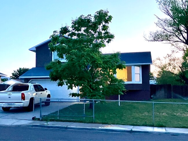 2 car garage, driveway gate - fully enclosed front yard - 4072 S 4650 W