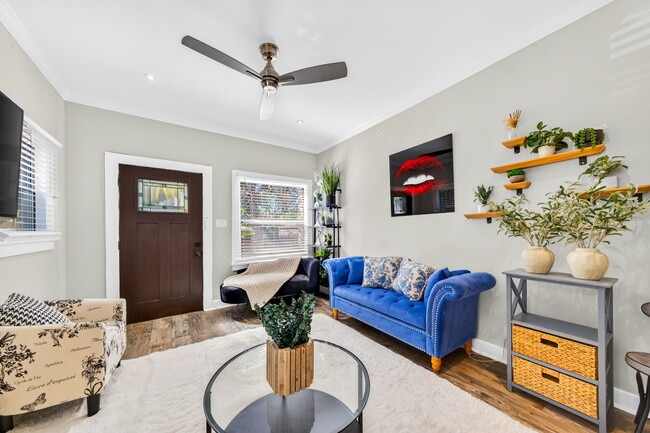 Photo - 5915 Lexington Ave