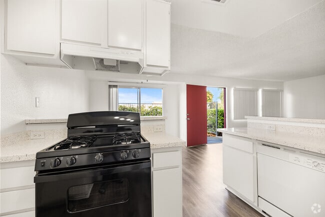 2BR, 2BA - 864 SF - Kitchen - Kirby Gardens Apartments