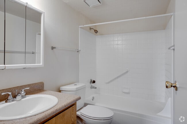 2BR, 1BA - 676SF