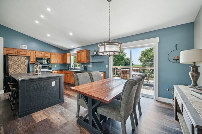 Photo - 725 Meyer Cir