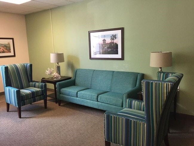 Photo - 1400 Le Baron Ave