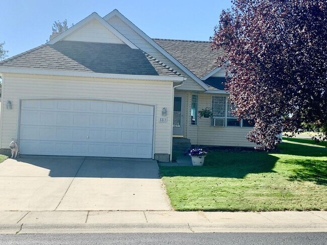 Building Photo - Charming Single-Level Rancher – 2 Bed, 2 Bath