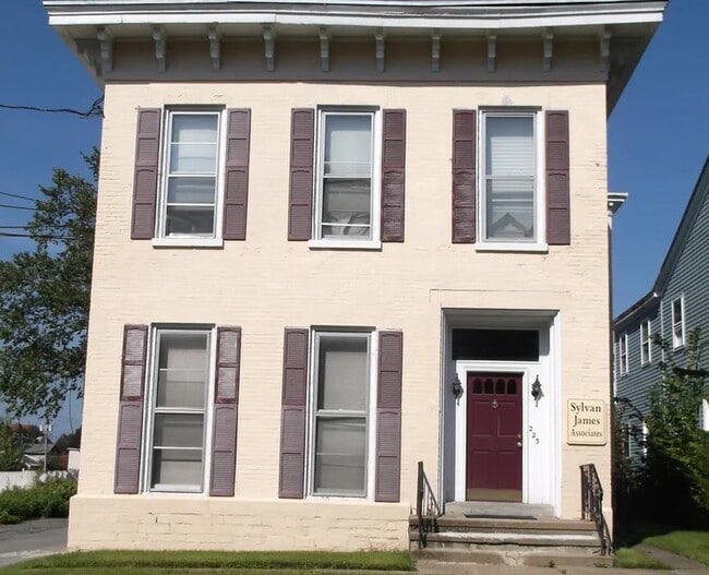 Building Photo - 223 N Washington St Unit 2