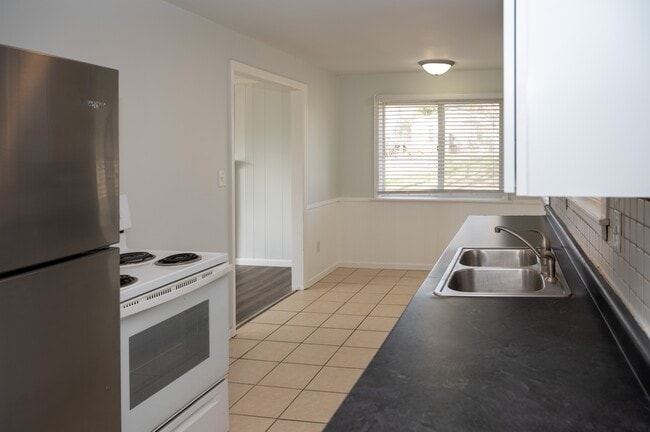 Photo - 3244 Marion Rd SE