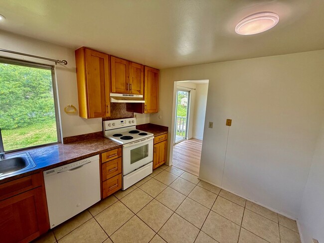 Photo - 4 BR/2.5 BA/4 PK/Available May 1