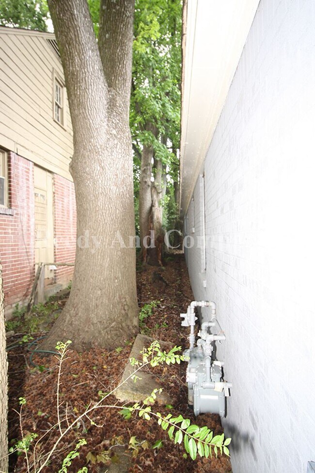 Photo - 848 Biggs St
