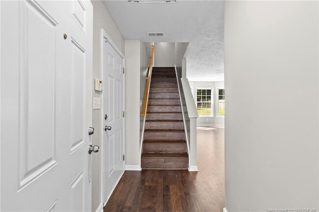Photo - 124 Hosta Dr