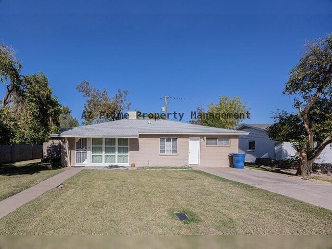 Photo - 530 W 15th St