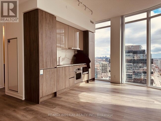 Photo - 180 Front St E Unité 2506