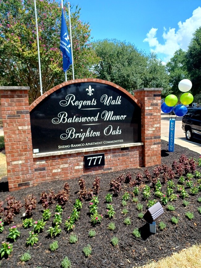 Regents Walk - Regents Walk Apartments