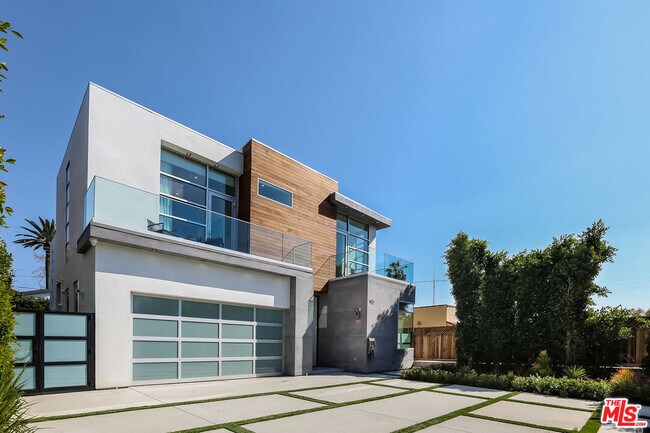 Photo - 912 N Crescent Heights Blvd